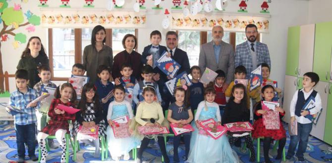 Amasya Belediyesi Çocuk Yuvası Öğrencileri 2017-2018 Yarı Yıl Karnelerini Başkan Özdemir’den Aldı