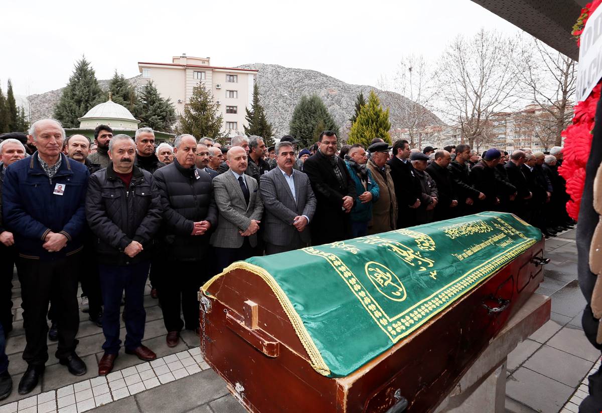 VALİMİZ BİR AMASYA SEVDALISI MİMAR HAKKI GÖZTAŞ’IN CENAZE TÖRENİNE KATILDI