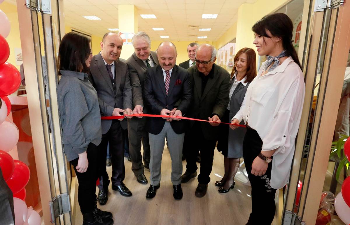 ÇOCUKLARIMIZ, ÇOCUK KÜTÜPHANESİ İLE ARAŞTIRMA VE OKUMA ALIŞKANLIĞINI DAHA KOLAY VE DAHA EĞLENCELİ BİR ŞEKİLDE EDİNECEK