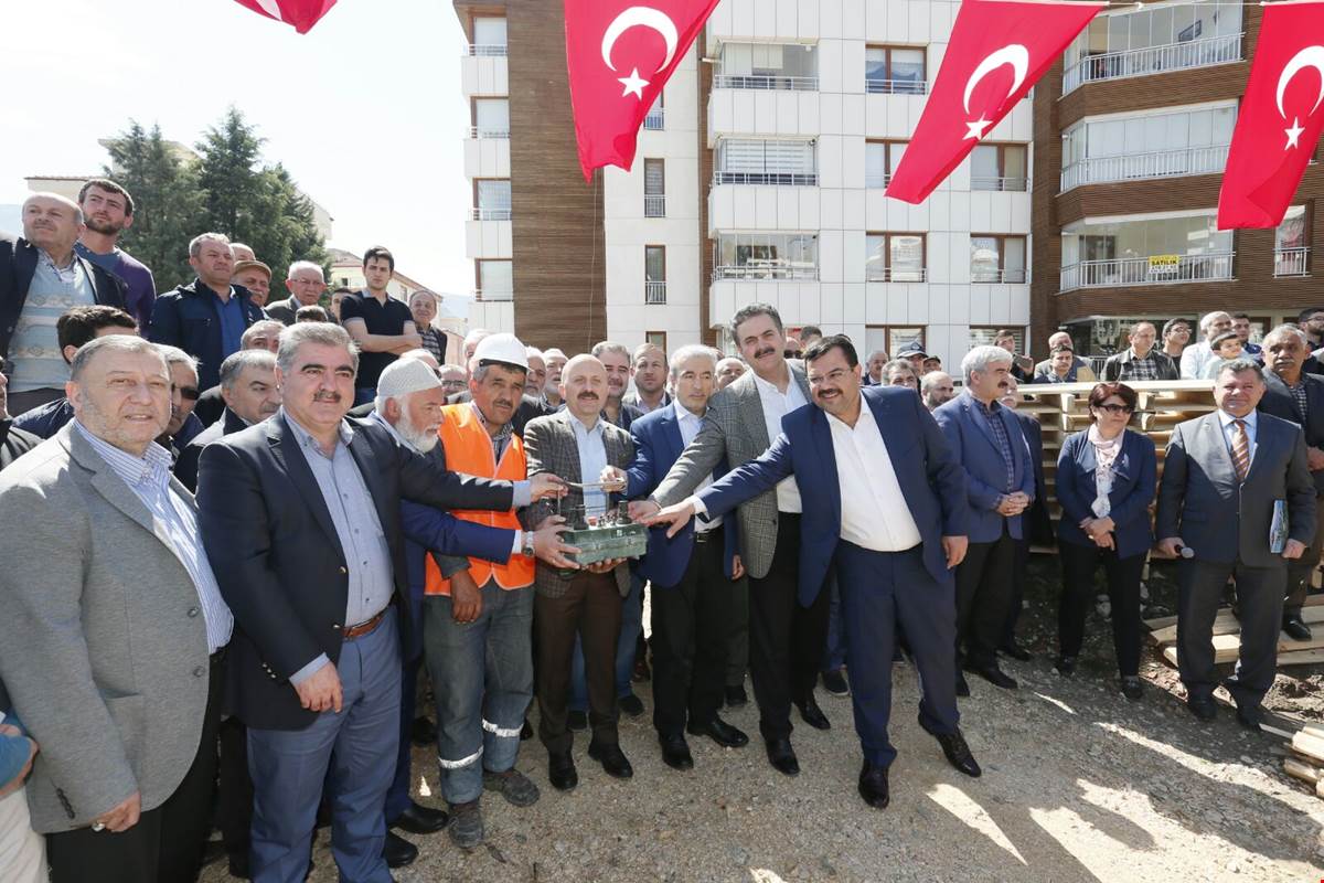 HACI İSMET KÖSE CAMİİ TEMEL ATMA TÖRENİ VALİMİZ, AMASYA MİLLETVEKİLLERİ, BELEDİYE BAŞKANI VE HALKIMIZIN KATILIMIYLA GERÇEKLEŞTİRİLDİ