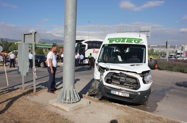 Amasya’da otobüsle minibüs çarpıştı: 3 yaralı