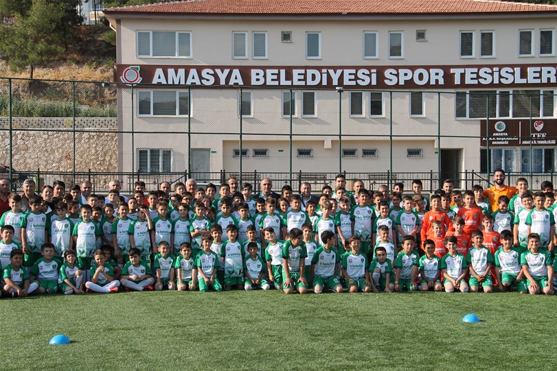 AMASYA BELEDİYESİ YAZ FUTBOL OKULU SEZONUNU AÇTI