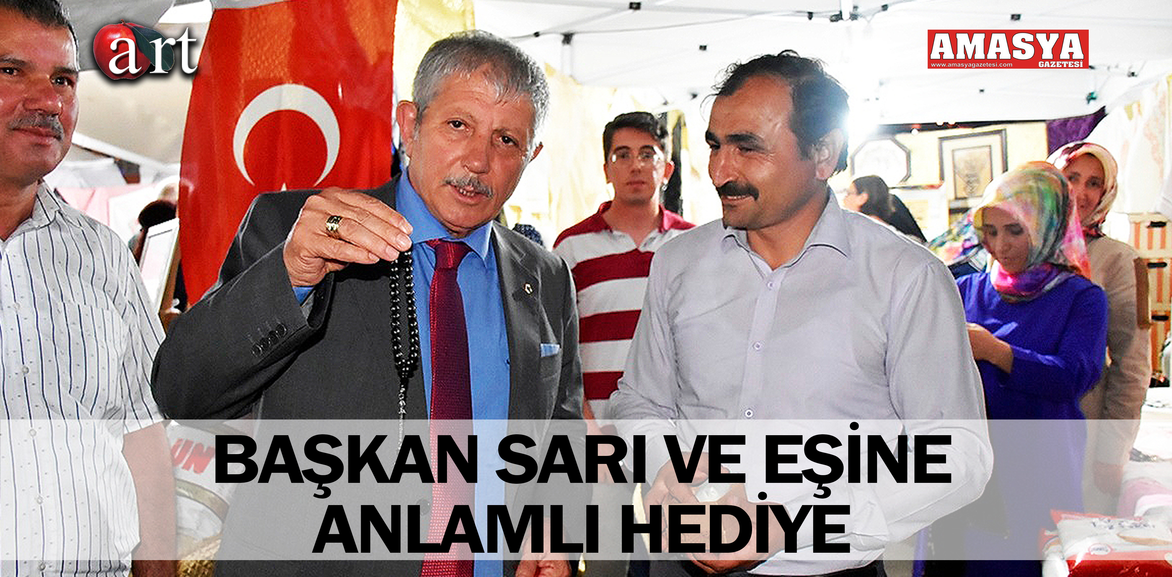 BAŞKAN SARI VE EŞİNE ANLAMLI HEDİYE