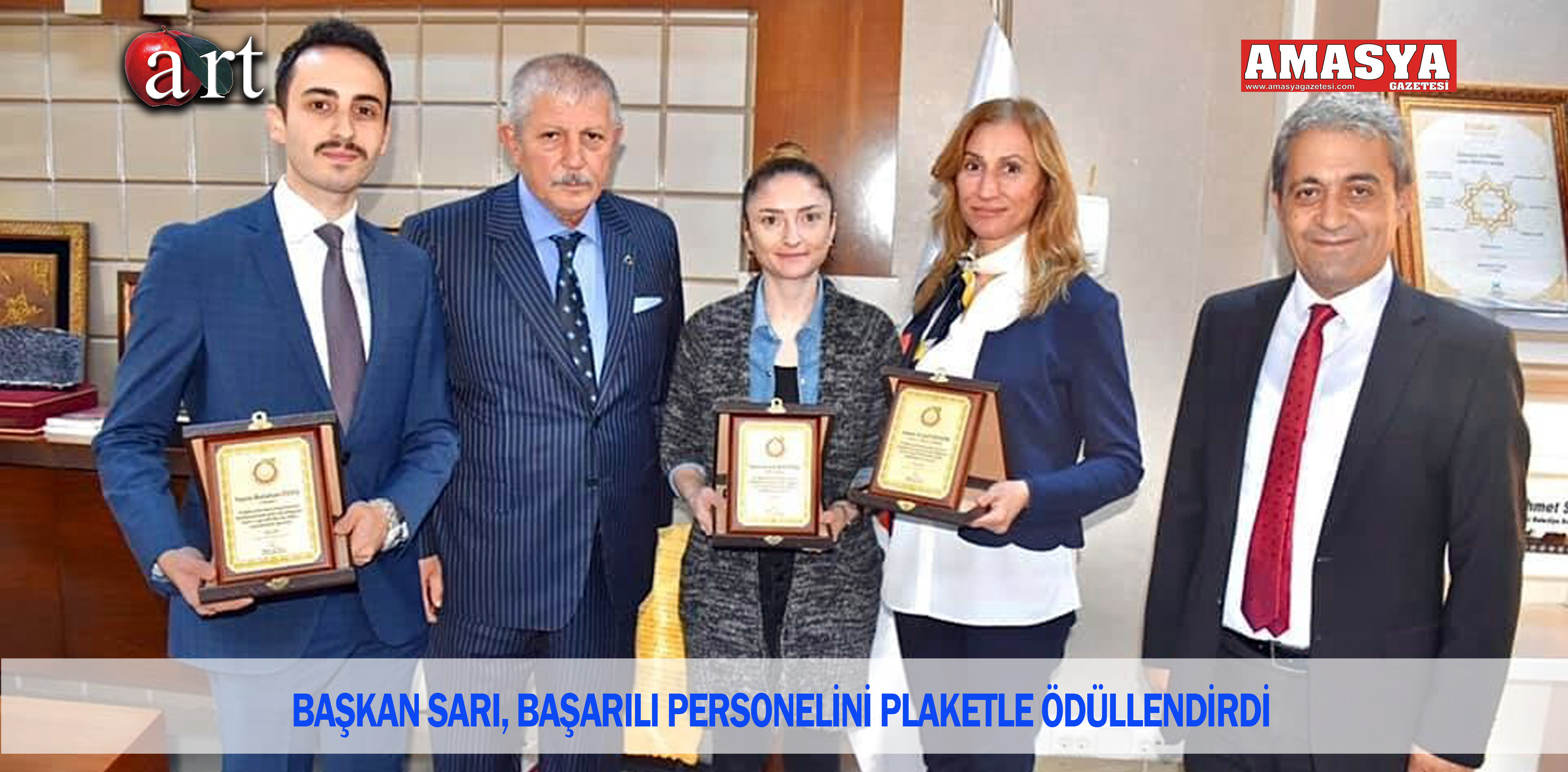 BAŞKAN SARI, BAŞARILI PERSONELİNİ PLAKETLE ÖDÜLLENDİRDİ