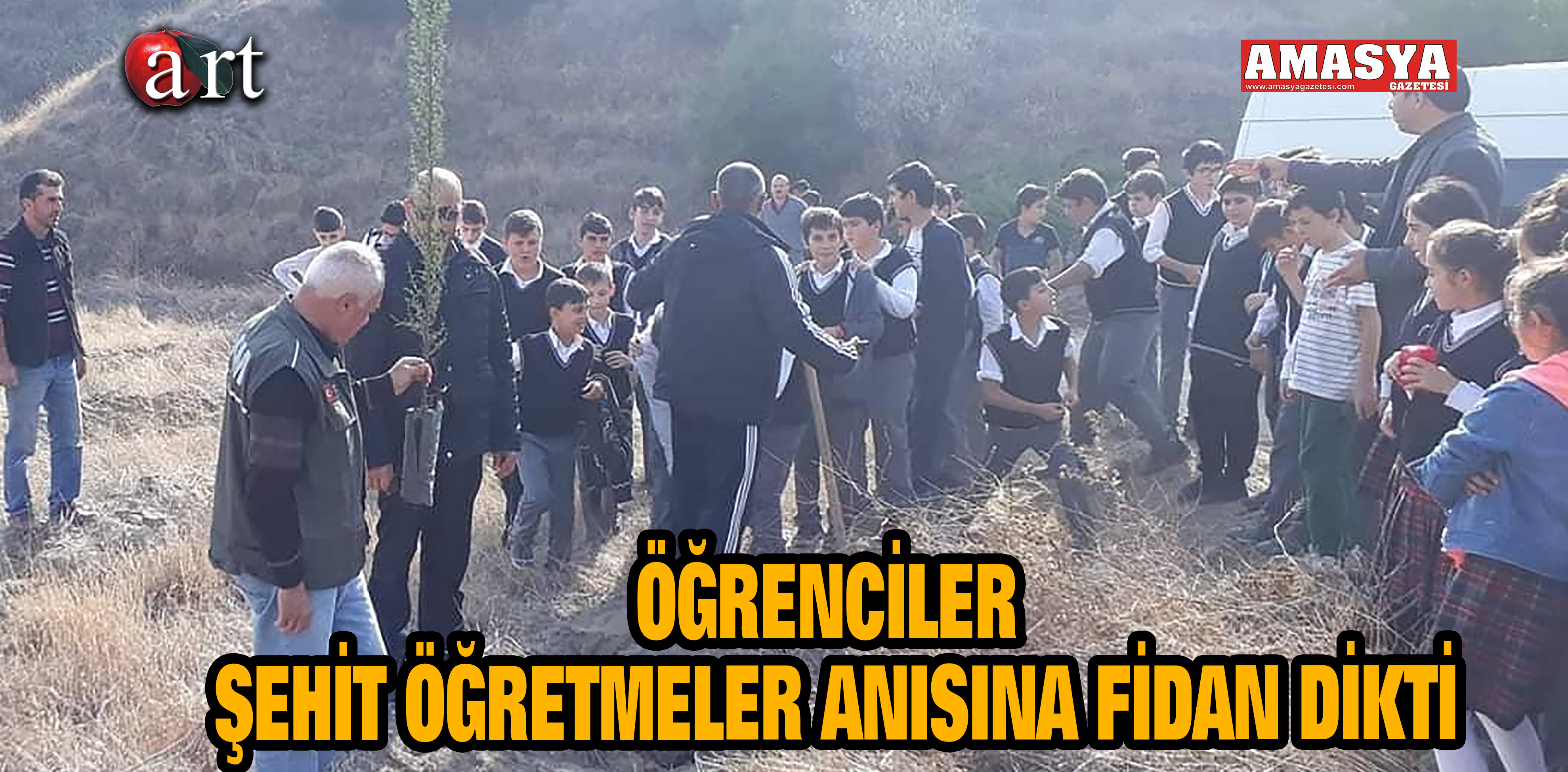 ÖĞRENCİLER ŞEHİT ÖĞRETMELER ANISINA FİDAN DİKTİ