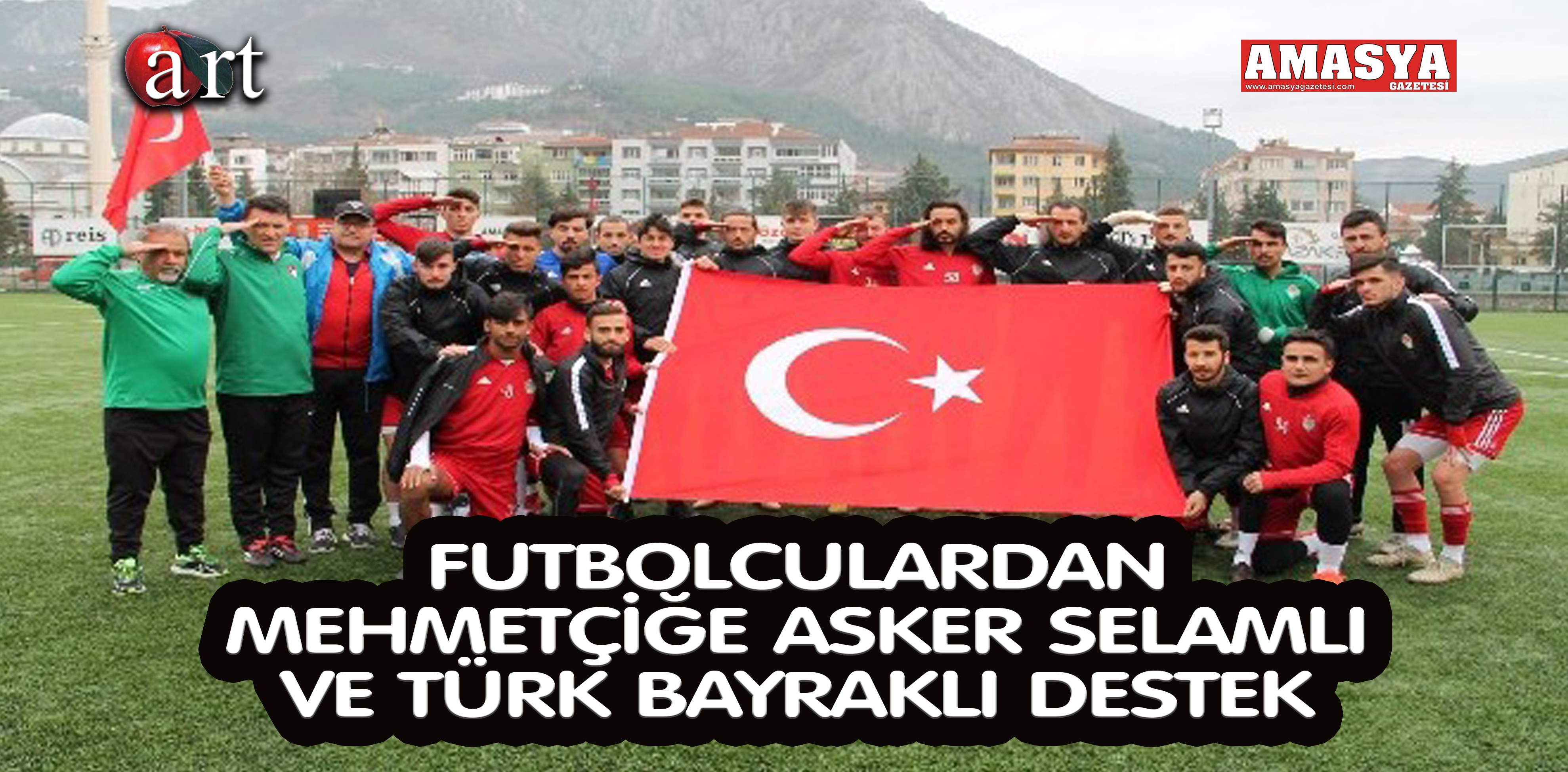 FUTBOLCULARDAN MEHMETÇİĞE ASKER SELAMLI VE TÜRK BAYRAKLI DESTEK