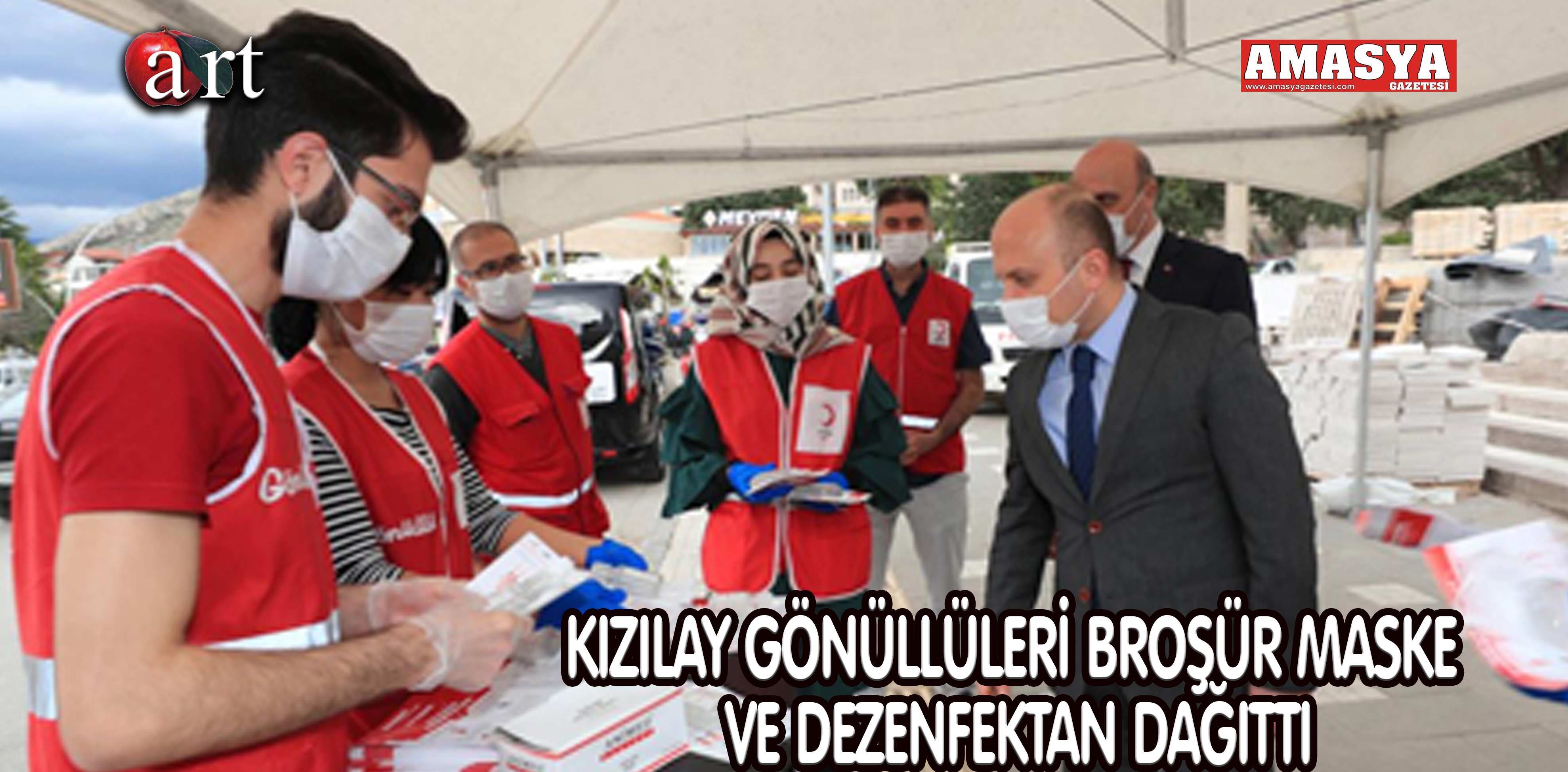 KIZILAY GÖNÜLLÜLERİ BROŞÜR MASKE VE DEZENFEKTAN DAĞITTI