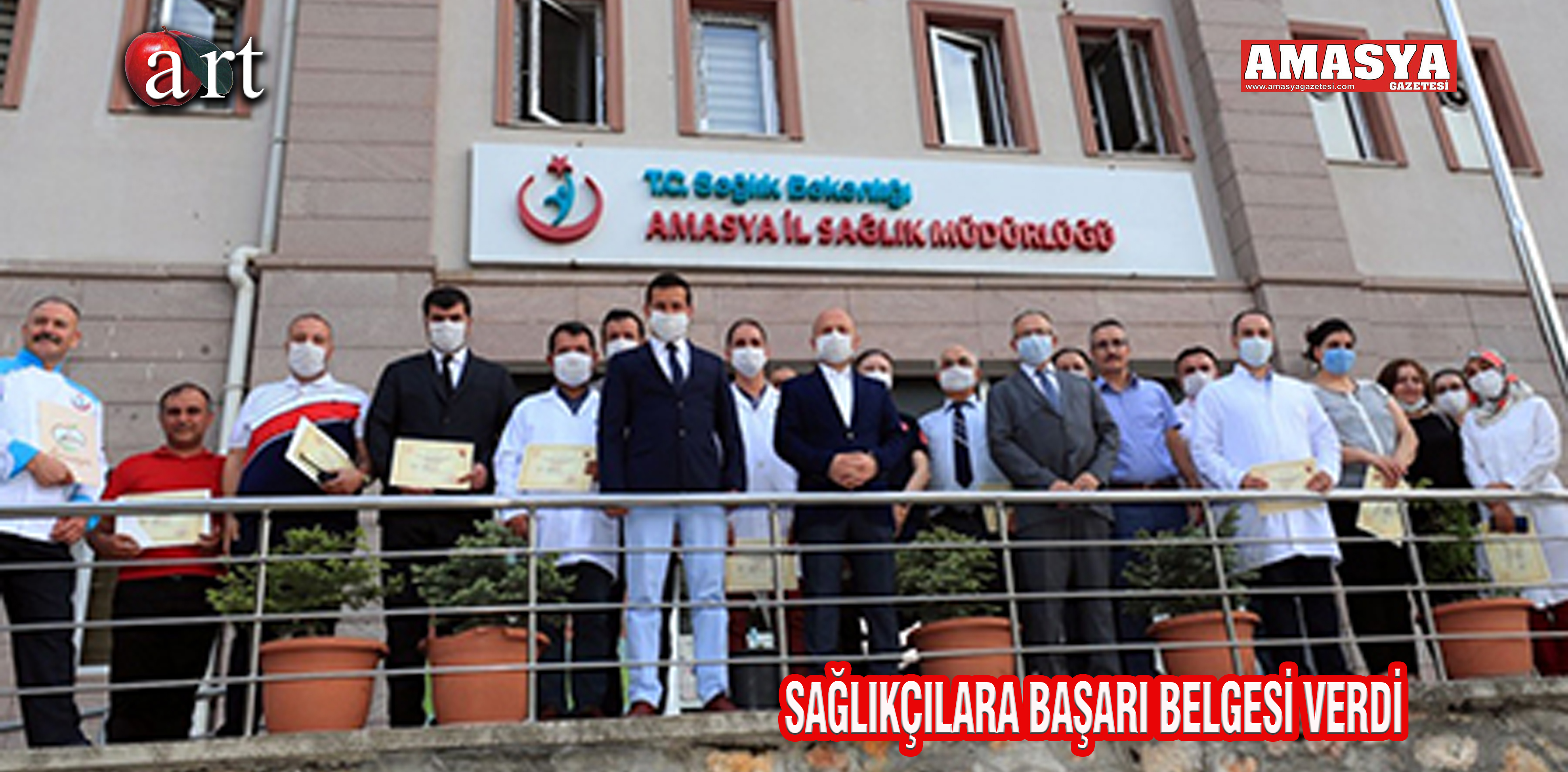 SAĞLIKÇILARA BAŞARI BELGESİ VERDİ