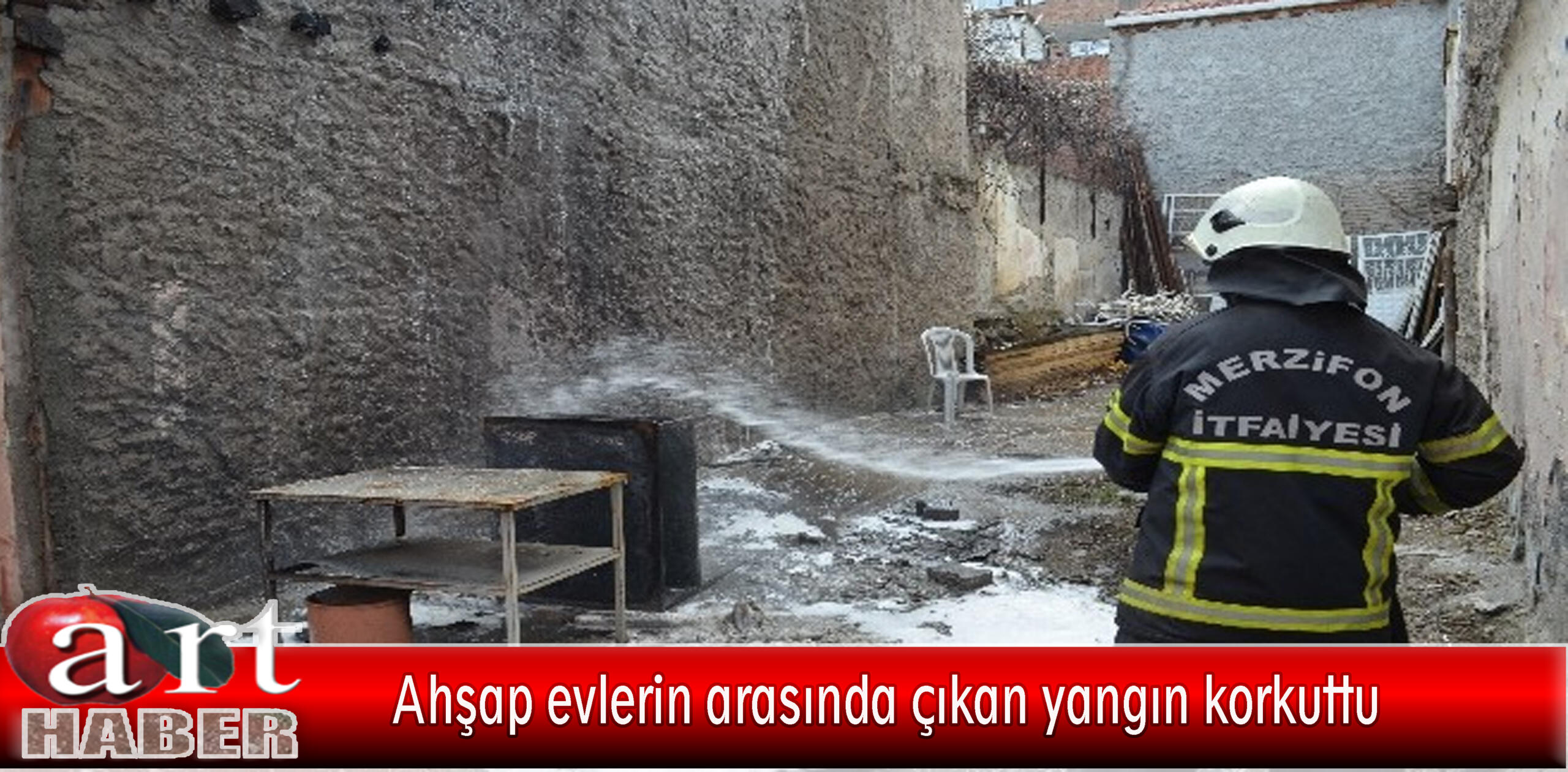 Ahşap evlerin arasında çıkan yangın korkuttu