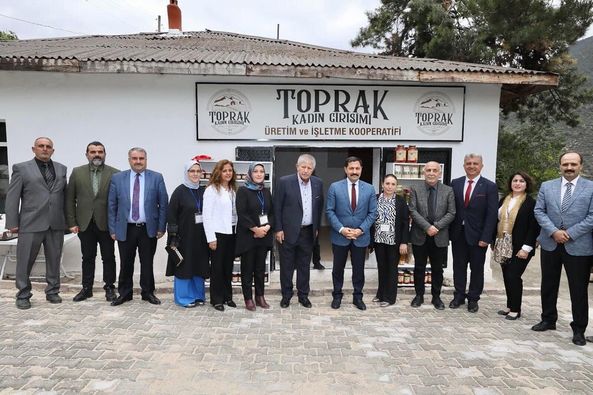 Başkanımız Sn. Mehmet Sarı İl Protokolümüz ile birlikte, kadınların bir araya gelerek kurdukları Toprak Kadın Girişimi Üretme ve İşletme Kooperatifi’nin açılışına katılım sağladı