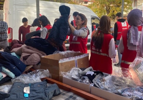 Türk Kızılay Amasya İl Başkanlığı çalışanları yine minik kalplerin yanında.