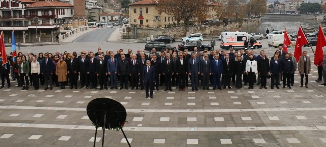 YAVUZ SELİM MEYDANINDA  ÖĞRETMENLER GÜNÜ KUTLAMASI