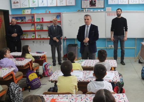 Suluova ilçesinde ilköğretim ve ortaöğretim okullarındaki yaklaşık 10 bin öğrenci ders başı yaptı