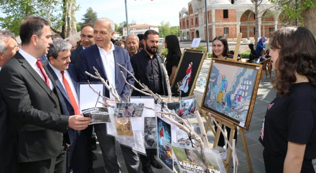 Amasya’nın Suluova İlçesinde liseli öğrencilerin depremzede vatandaşlar yararına düzenlediği “Sesini Duyan Var” adlı resim sergisi ziyaretçilerini ağırlamaya devam ediyor.