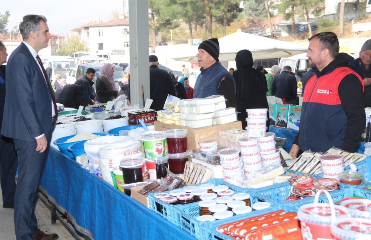 Taşova İlçe Kaymakamı Efe Kılıç, Halk Pazarını Ziyaret Etti