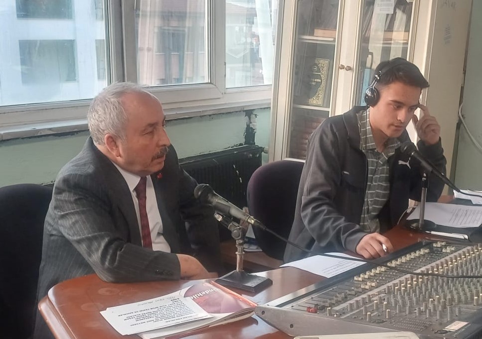 MHP Amasya Belediye Başkan Adayı Op. Dr. Bayram Çelik, Radyo Programında projelerini Açıkladı