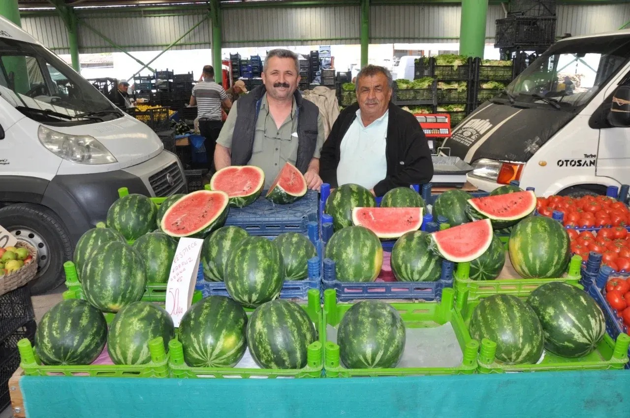 Amasya’da Karpuz Şöleni: Yazın Renkli Lezzeti Tezgahlarda