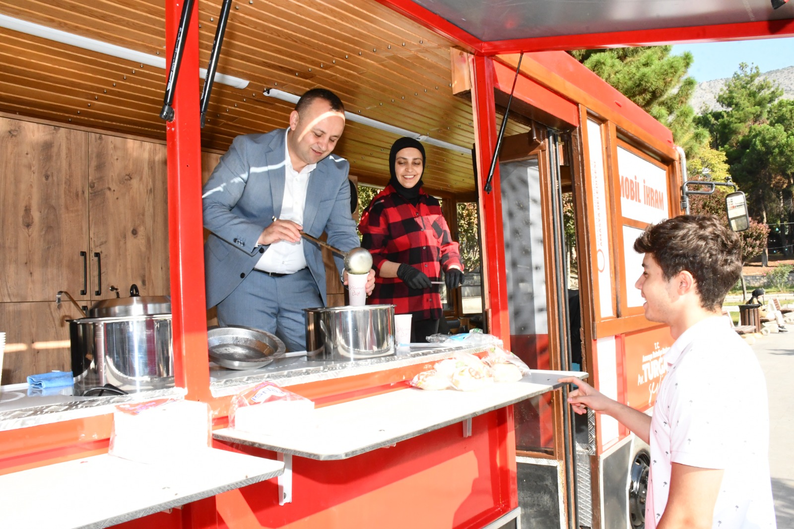 Başkan Sevindi’den öğrencilere sıcak çorba